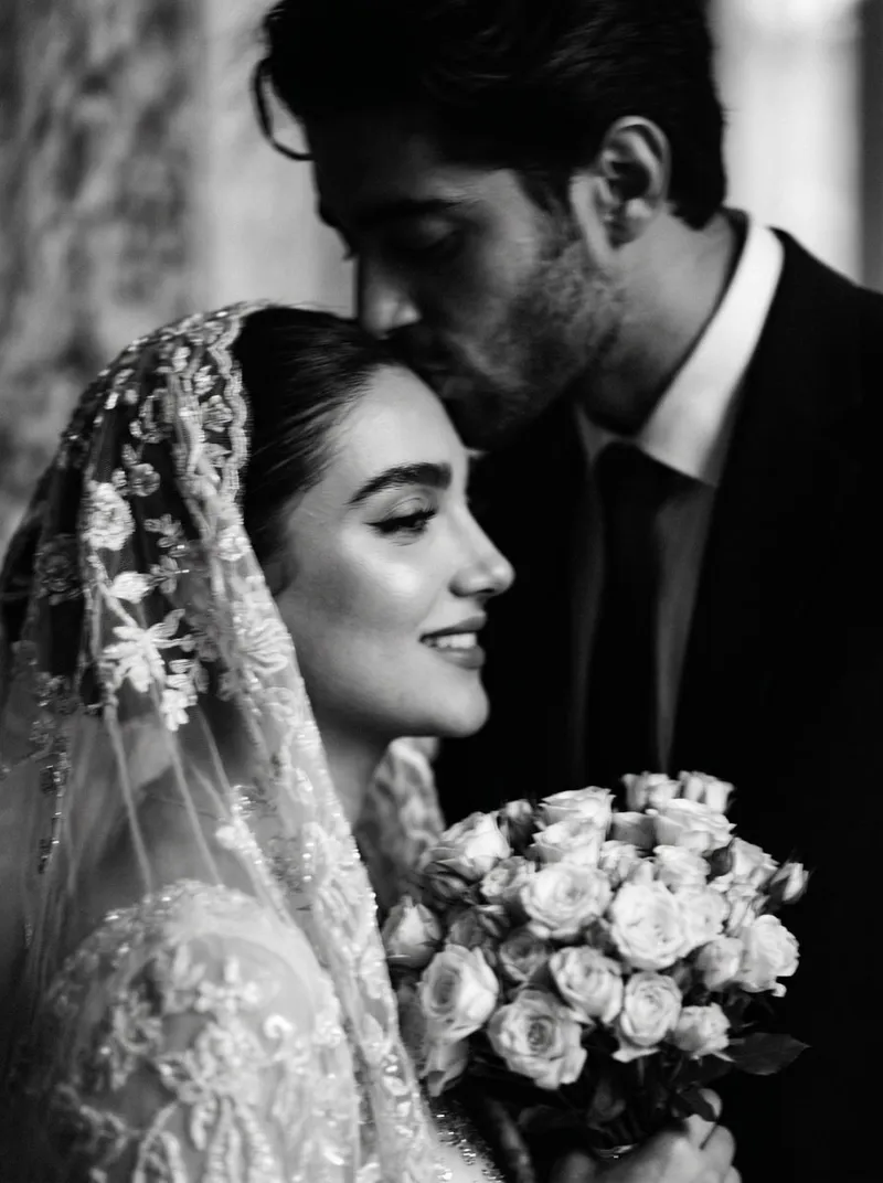 با حفظ خصوصیات ظاهری و بهره‌گیری از تصاویر ارجاعی، یک چهره‌ن…